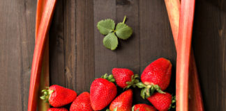 1 Minute No Sugar Strawberry-Rhubarb Jam