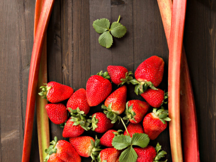 1 Minute No Sugar Strawberry-Rhubarb Jam